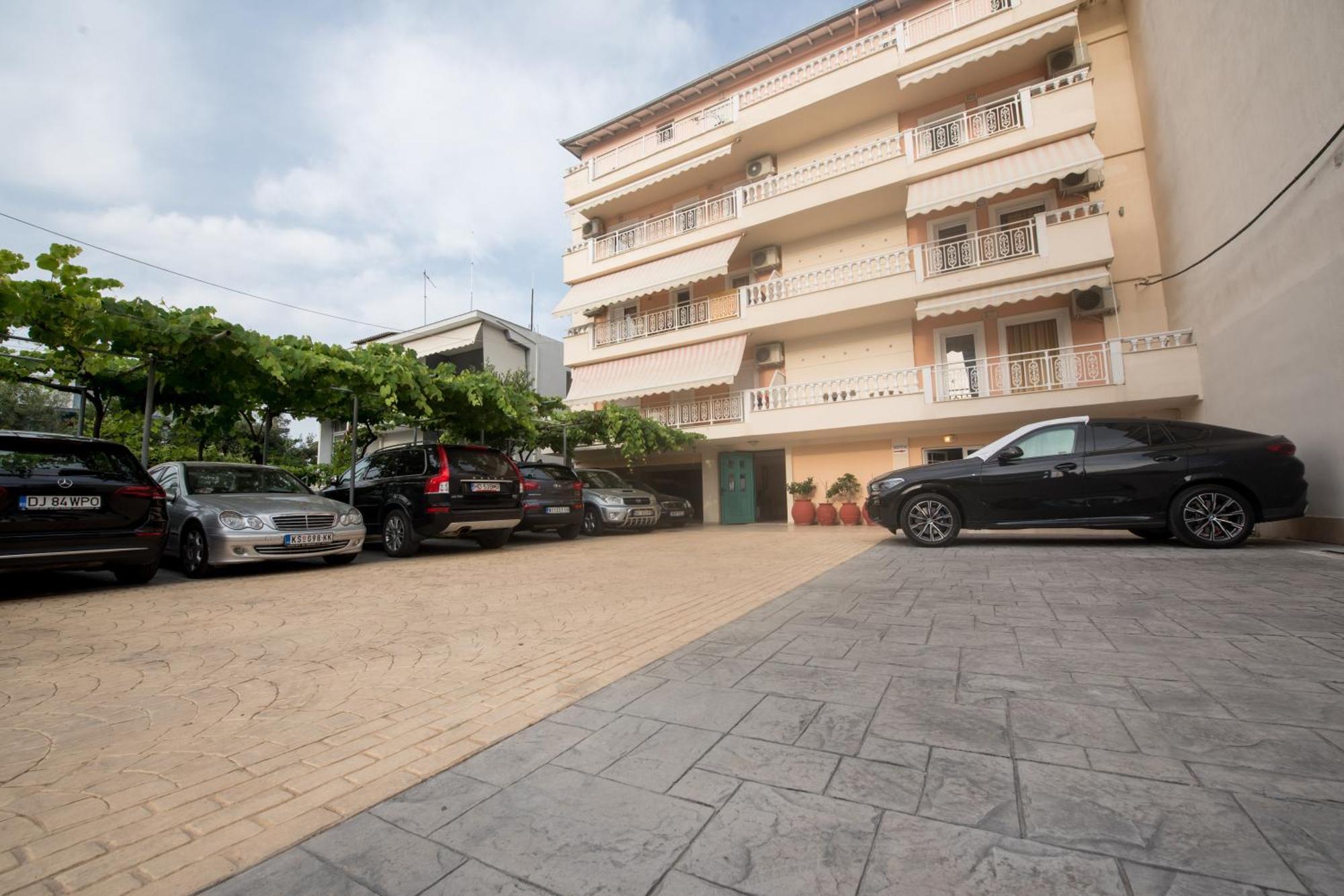 Aris Aparthotel Paralía Exteriör bild
